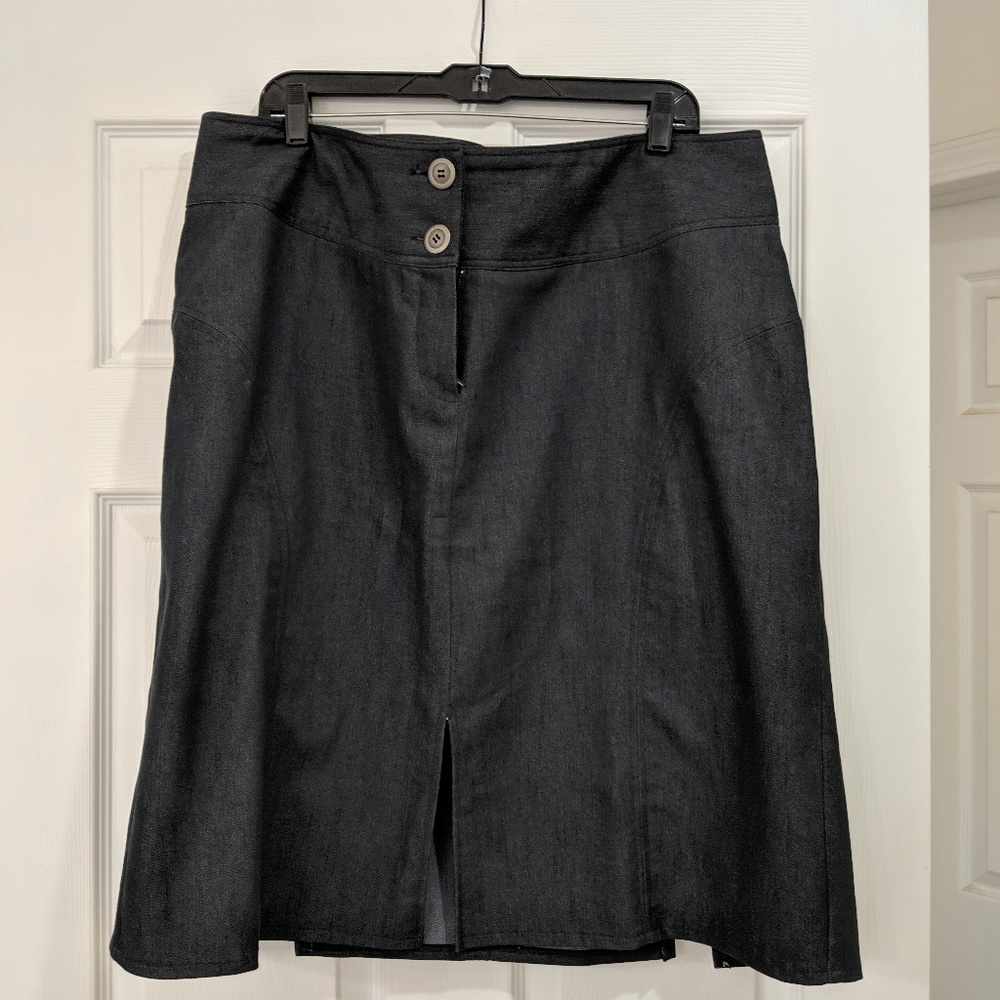Cute light denim skirt with slid on front and back